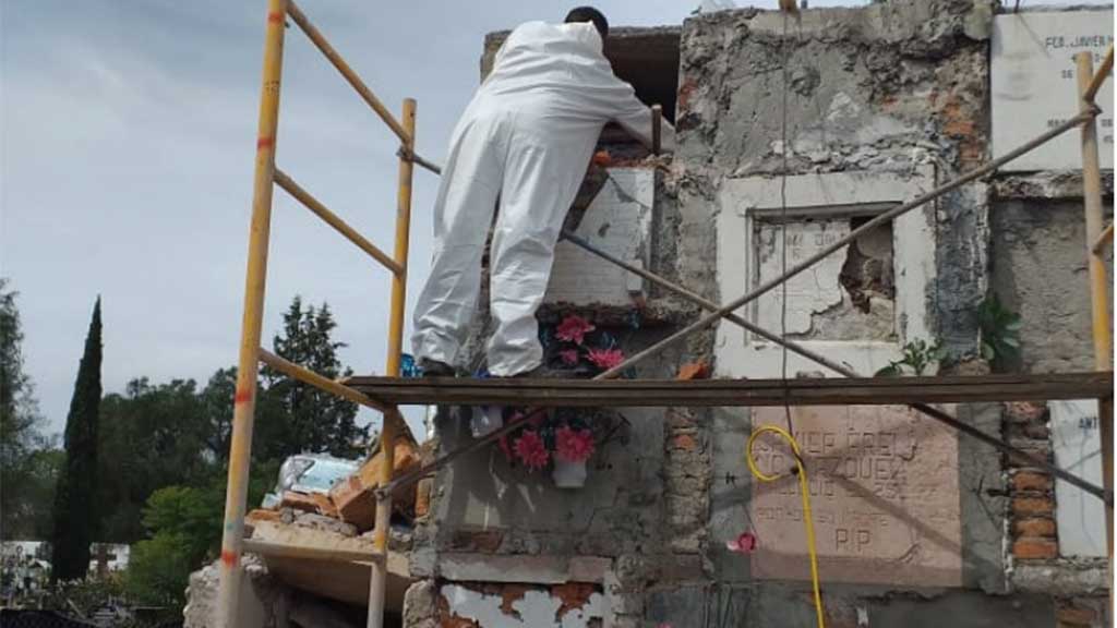 San José Iturbide: exhuman cuerpos de gavetas colapsadas en septiembre