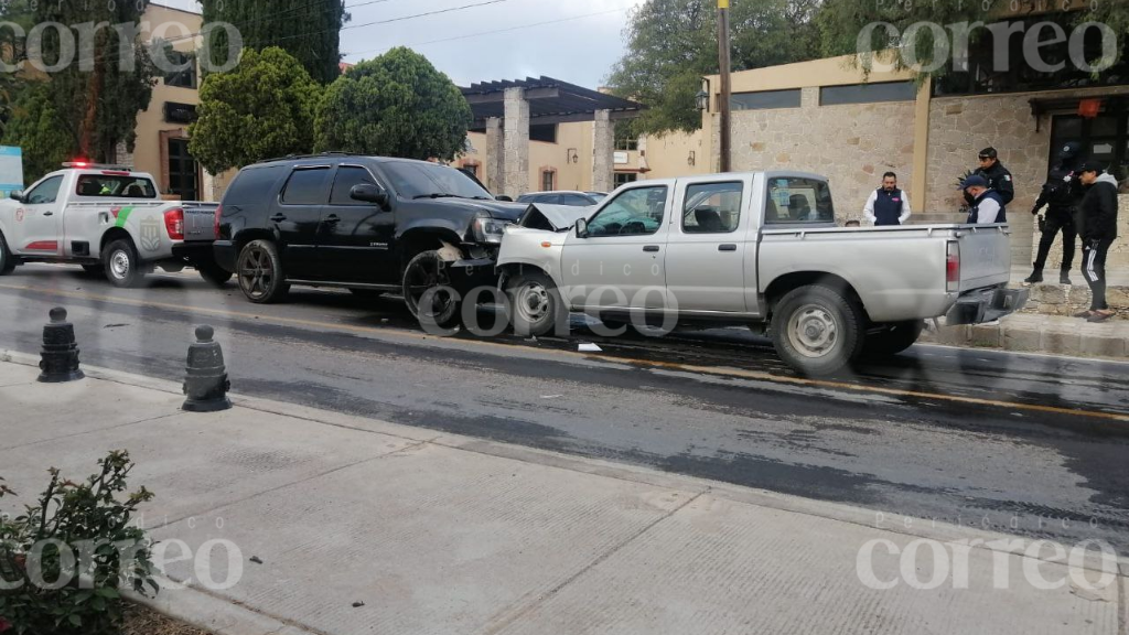 San Luis de la Paz: Choque en carretera estatal deja tres lesionados