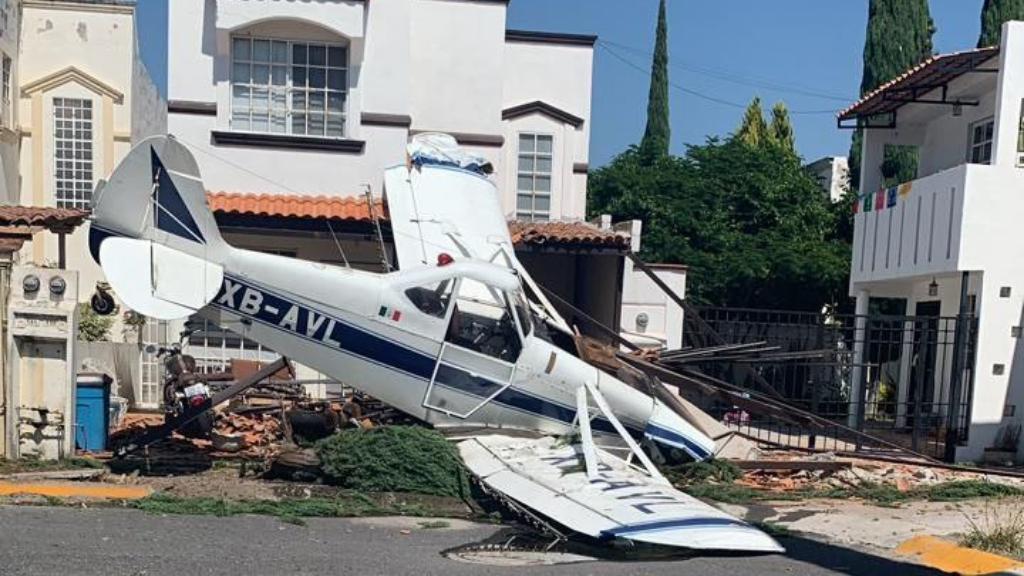 Se desploma avioneta en el Fraccionamiento Gran Hacienda en Celaya (VIDEO)