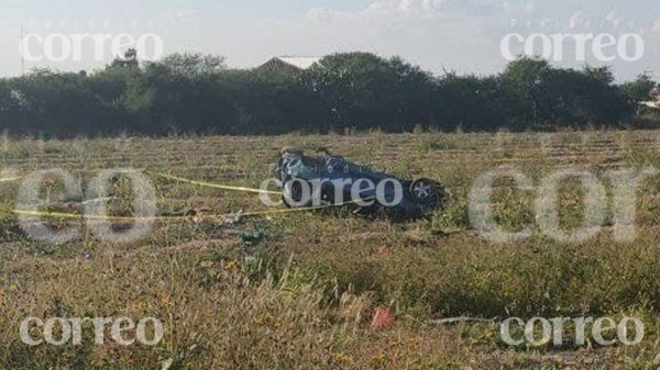 Celaya: mueren dos en volcadura por camino a comunidad San Martín