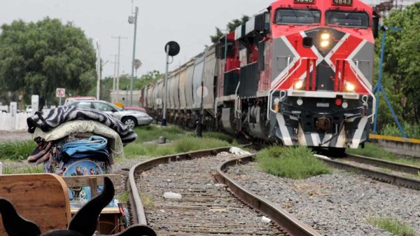 Vecinos de cruce del ferrocarril en Salamanca exigen puente ante accidentes sin control