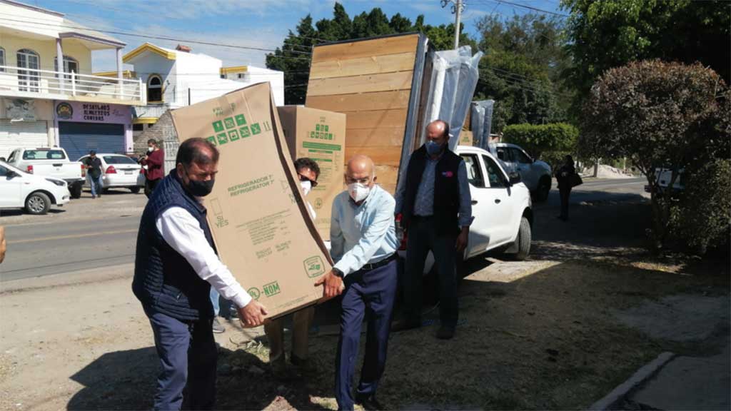 Entregan estado y Municipio apoyo a 22 familias de La Cruz en Celaya