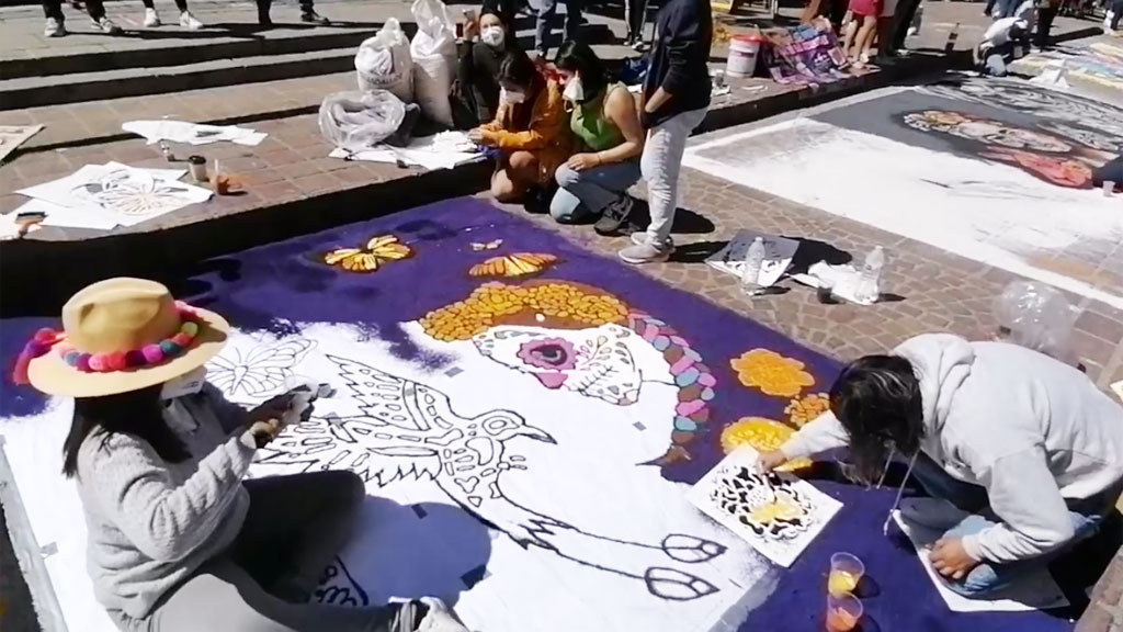 Tapizan de color y arte el centro de Guanajuato capital por Día de Muertos