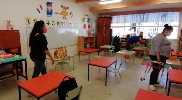 Pagan quincenas atrasadas a 150 profesoresde Guanajuato; faltan 50