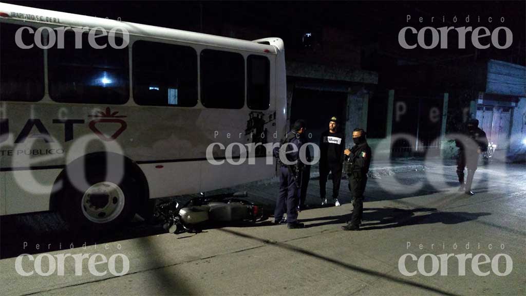 Policías logran salvarle la vida a motociclista tras accidente en Los Álamos de Irapuato