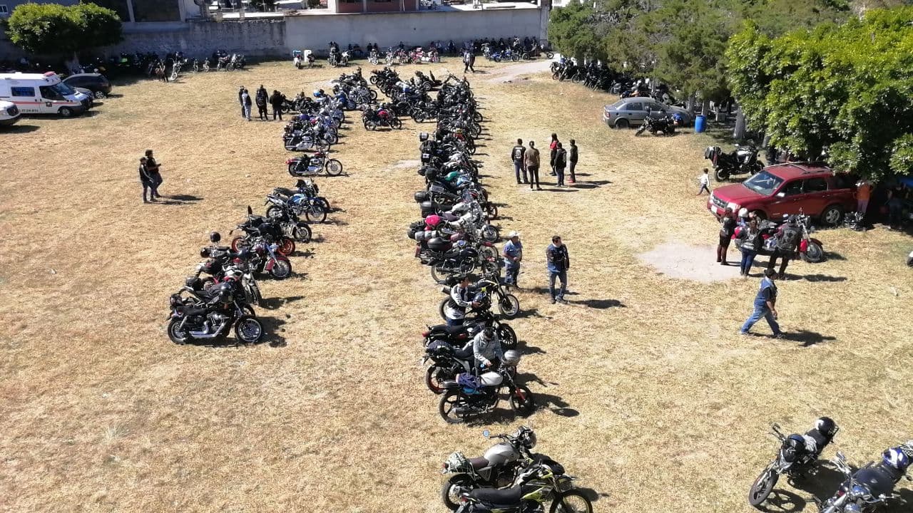 Motoclub Máquina 296 recorre Acámbaro por la Cruz Roja y Bomberos