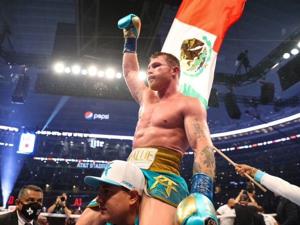 ‘Canelo’ hace historia como primer campeón absoluto en peso Supermediano