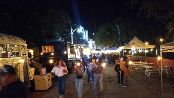 Capitalinos abarrotan el Festival de Día de Muertos en Guanajuato