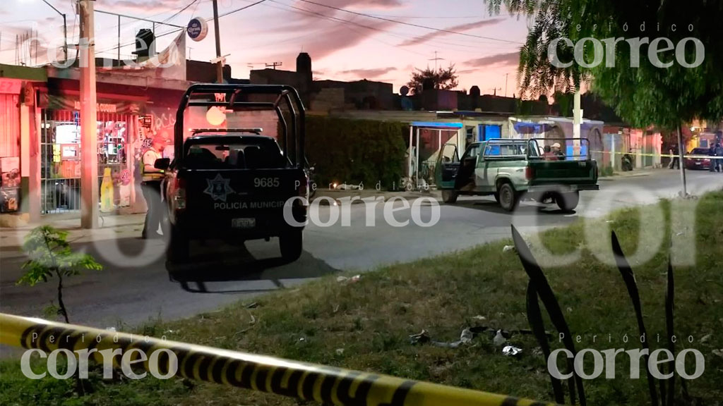 Familia es impactada por un auto en Celaya; menor muere