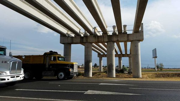 De puentes a ‘ruinas modernas’: gobierno federal abandona obras en carretera de Pénjamo