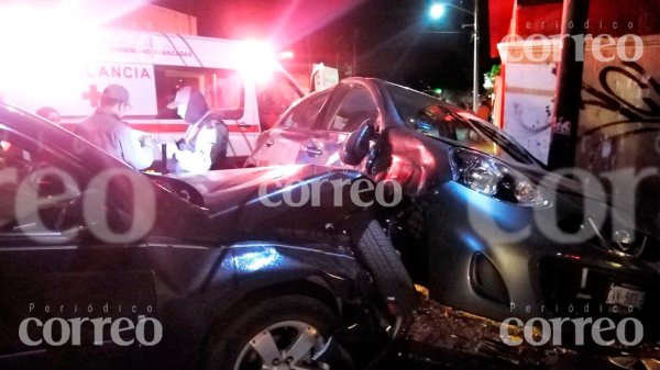 Chocan dos vehículos en la calle San Roque en Salamanca