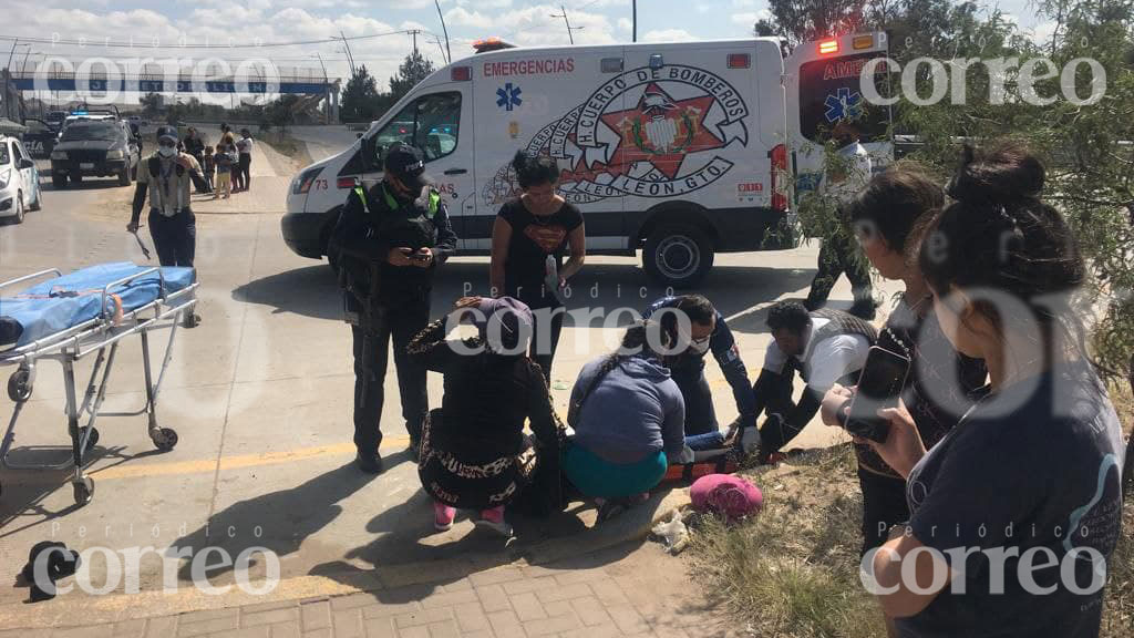 Camión suburbano de León arrolla a pareja motociclista en Ladrilleras del Refugio