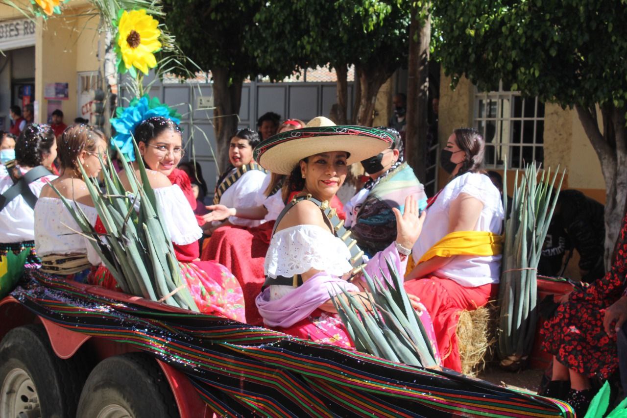 Con asistencia multitudinaria, desfilan por la Revolución en los Pueblos del Rincón