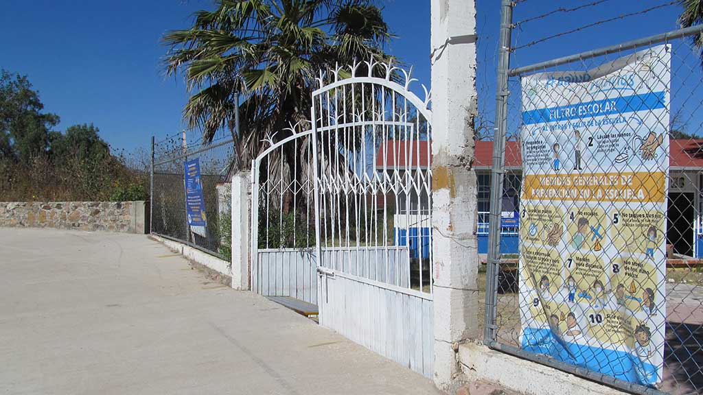 San Felipe: Puente en la comunidad Los Barcos deja ‘hundida’ la entrada de la Telesecundaria 240