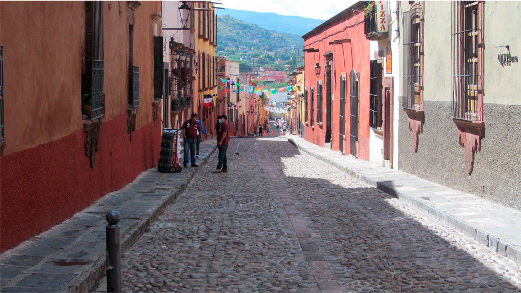 Arranca programa de bacheo nocturno en las calles de San Miguel de Allende