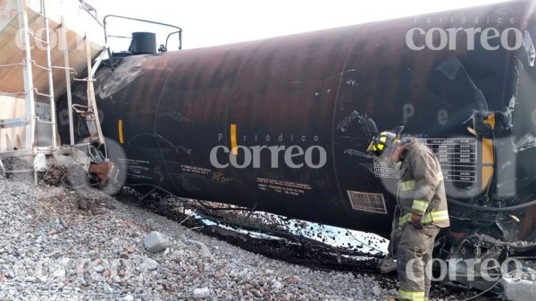 Se descarrillan 11 vagones del tren en Pénjamo, deja daños graves