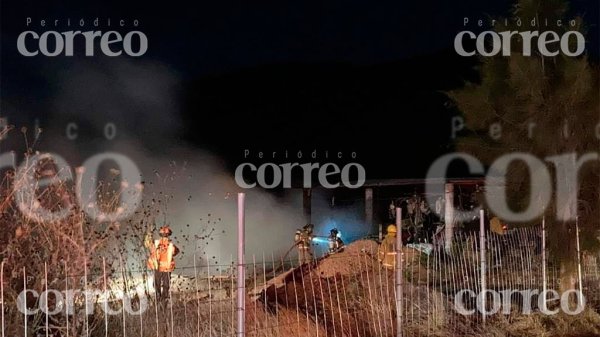 Incendio consume vehículos en yonke en la Guanajuato -Juventino Rosas