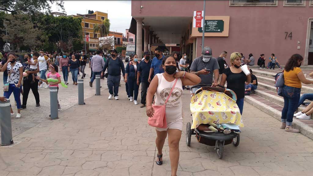 Con semáforo verde, irapuatenses ‘retan al covid’ y se olvidan de las medidas sanitarias