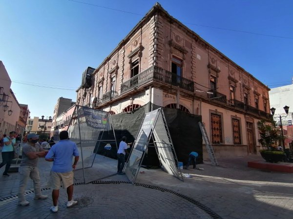 Retiran estructura de portales históricos de Celaya; avanza restauración