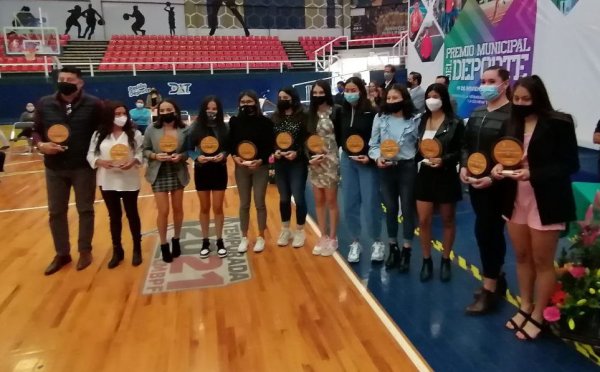 Entregan premio municipal del deporte a atletas y promotores de Guanajuato capital