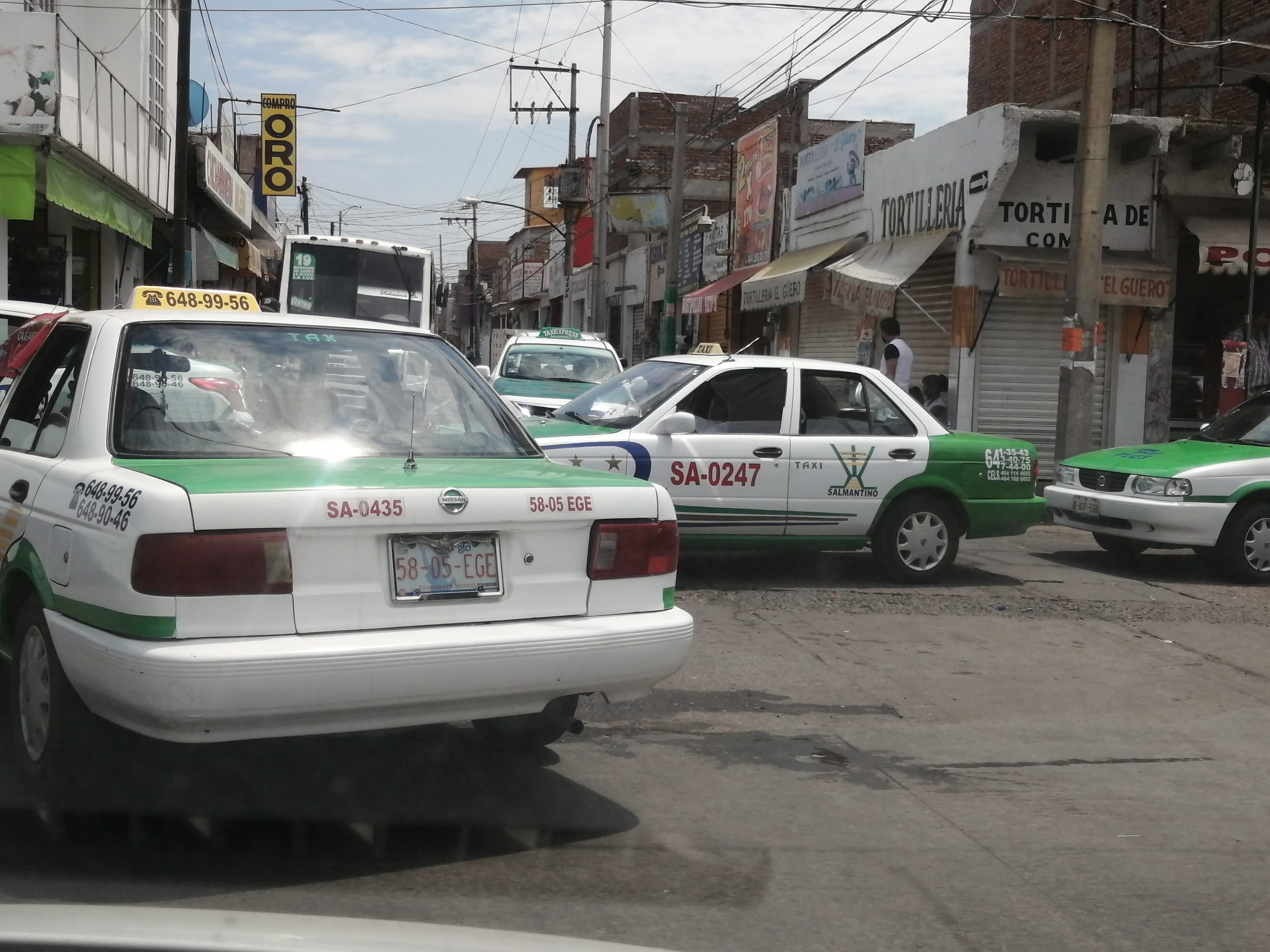 Taxis de Salamanca se modernizan e instalan terminal para cobro con tarjeta