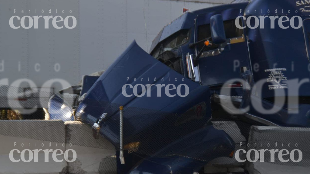 Se estampa tráiler en la carretera Irapuato-Salamanca