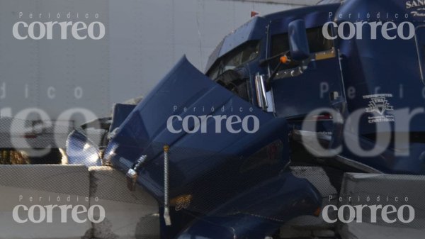 Se estampa tráiler en la carretera Irapuato-Salamanca