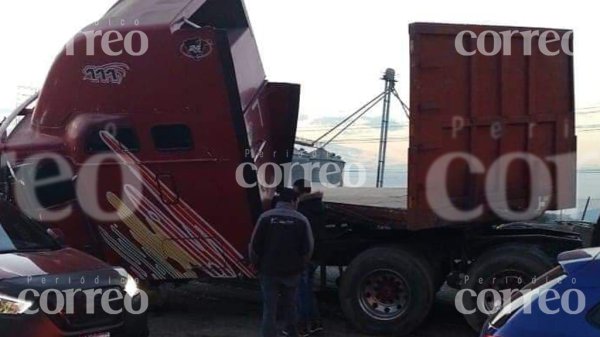 Villagrán: Choque entre tráiler y camión de basura deja graves daños materiales