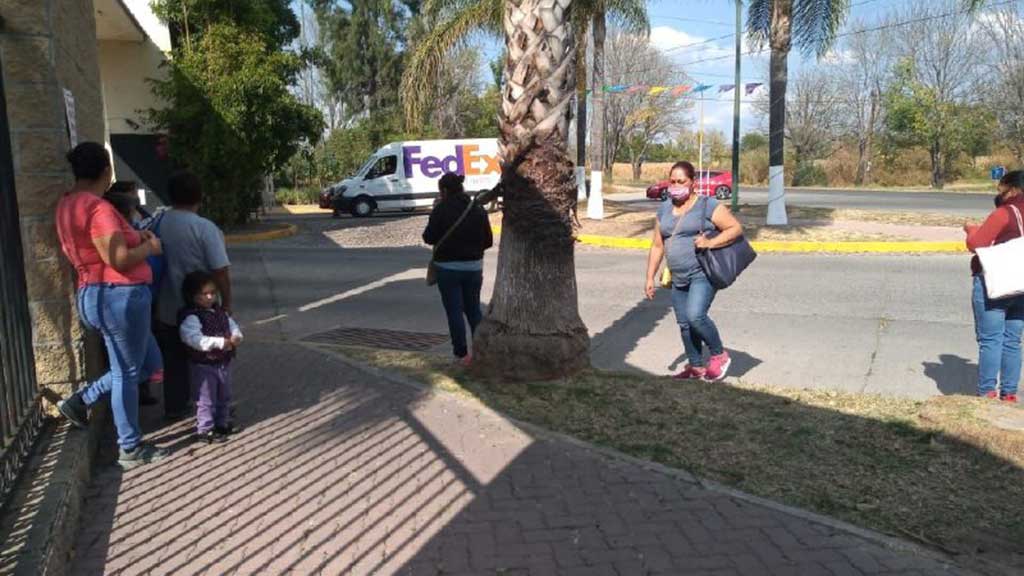 Una odisea para el trabajo: sufren mujeres en Los Cipreses de Salamanca por falta de transporte