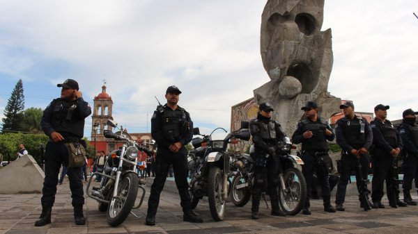 Lorena Alfaro garantiza sueldo a nuevos policías exfederales en Irapuato