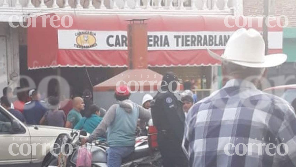 Lesionan a balazos a empleado de carnicería en Celaya