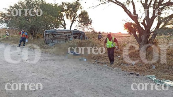 Aparatosa volcadura deja un muerto en la comunidad Santa Teresa de Celaya