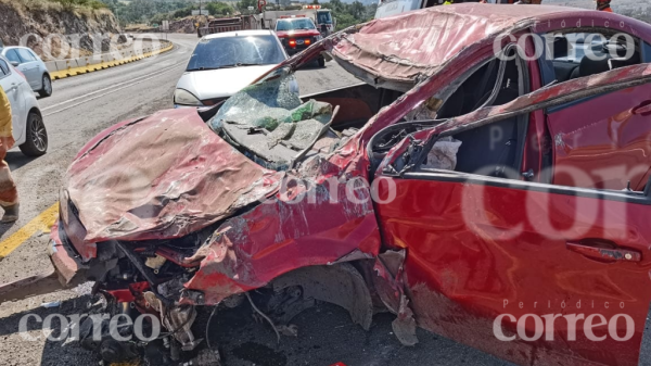 Jugaban a las carreras de autos y chocan cerca de la Guanajuato-Santa Teresa