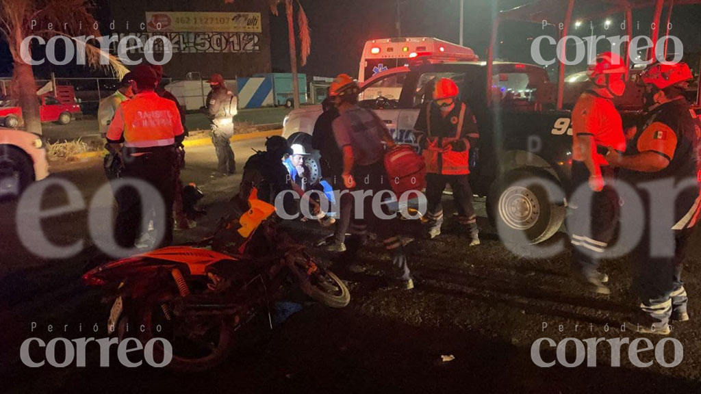 Irapuato: motociclista choca contra patrulla en bulevar Solidaridad