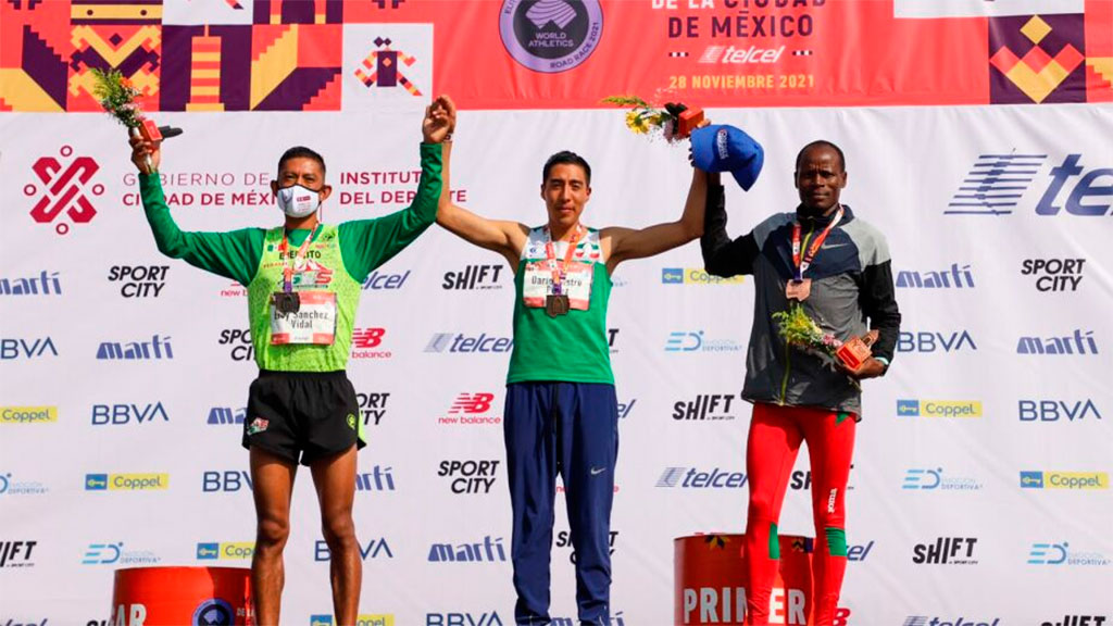 Mexicanos marcan el paso en Maratón de la CDMX