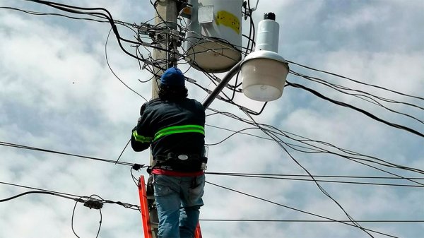 Renovación de alumbrado, a paso de tortuga en Salvatierra