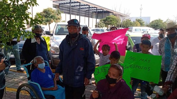 “¿Qué me dejaron”, lamentan Juan y Rosita tras ser desalojados de Jardines de la Capellanía en León