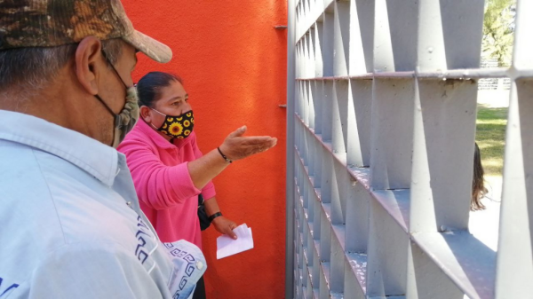 Rezagados de segunda dosis Pfizer protestan para recibir vacuna en Celaya