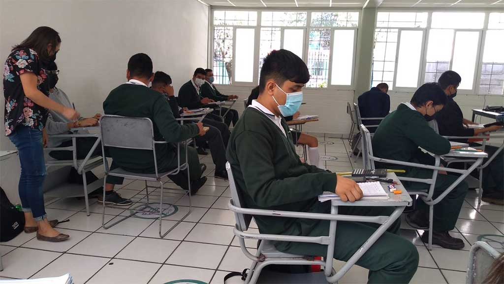 Entre alumnos y maestros suman 209 casos de Covid en escuelas de Guanajuato