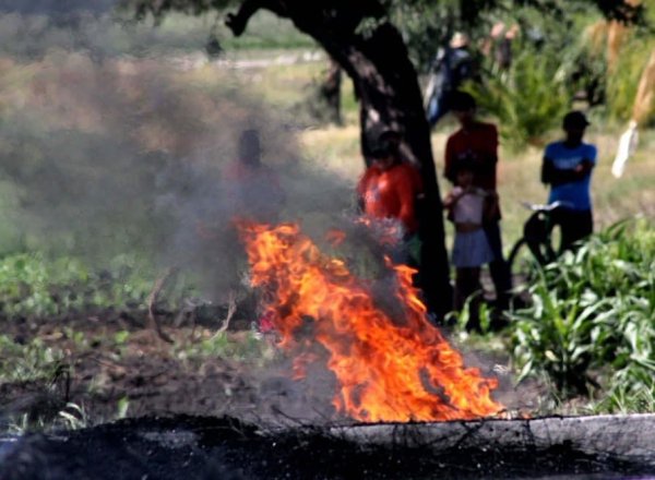 Quema de llantas crece en Celaya para sobrevivir a la pandemia a costa del ambiente