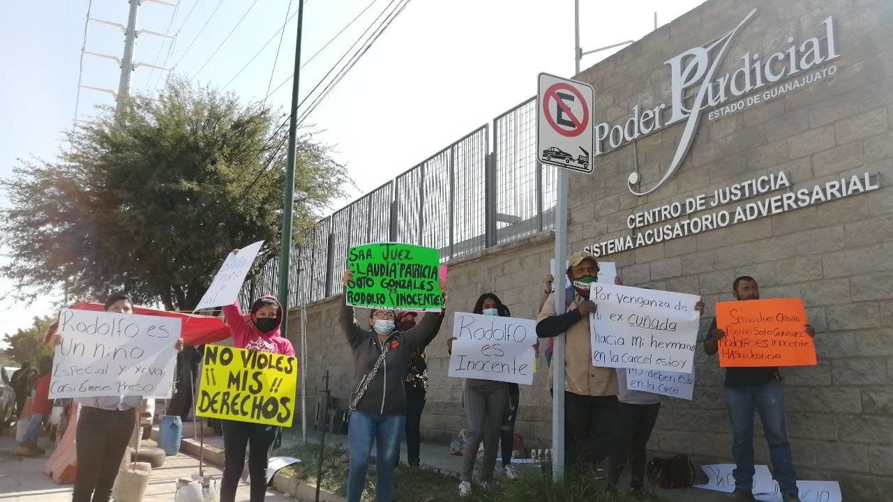 Piden liberar a hombre con discapacidad acusado de violar a su sobrina en Celaya