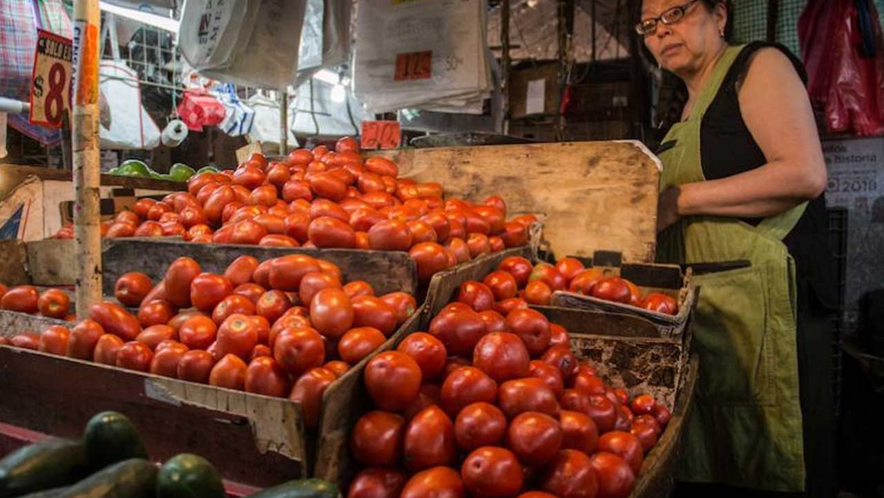 Inflación se acelera a 7.37% en noviembre; alcanza la cifra más alta en 21 años