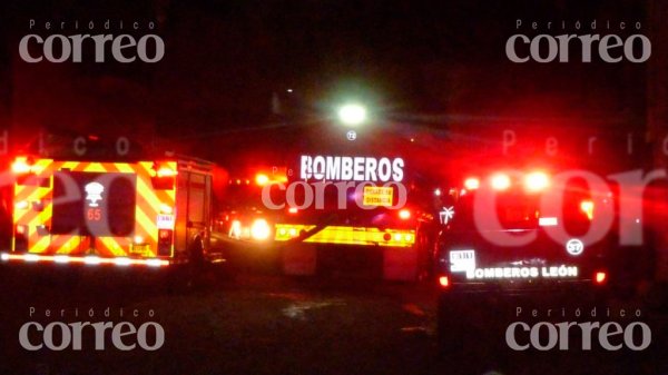 Fuerte incendio consume predio en la colonia El Paraíso en León