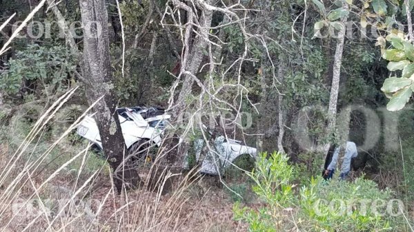 Cae al barranco en la Guanajuato-Dolores Hidalgo y resulta lesionado