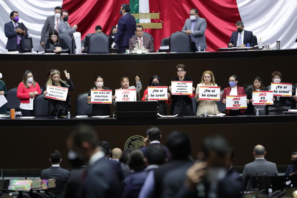 Diputadas se levantan contra Jorge Romero en el Congreso de la Unión