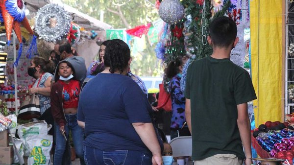 Bajón festivo: a días para la Navidad, comerciantes navideños ven desplome en sus ventas