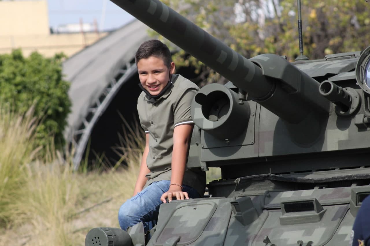 Exposición del Ejército se va de Celaya dejando sonrisas y múltiples historias