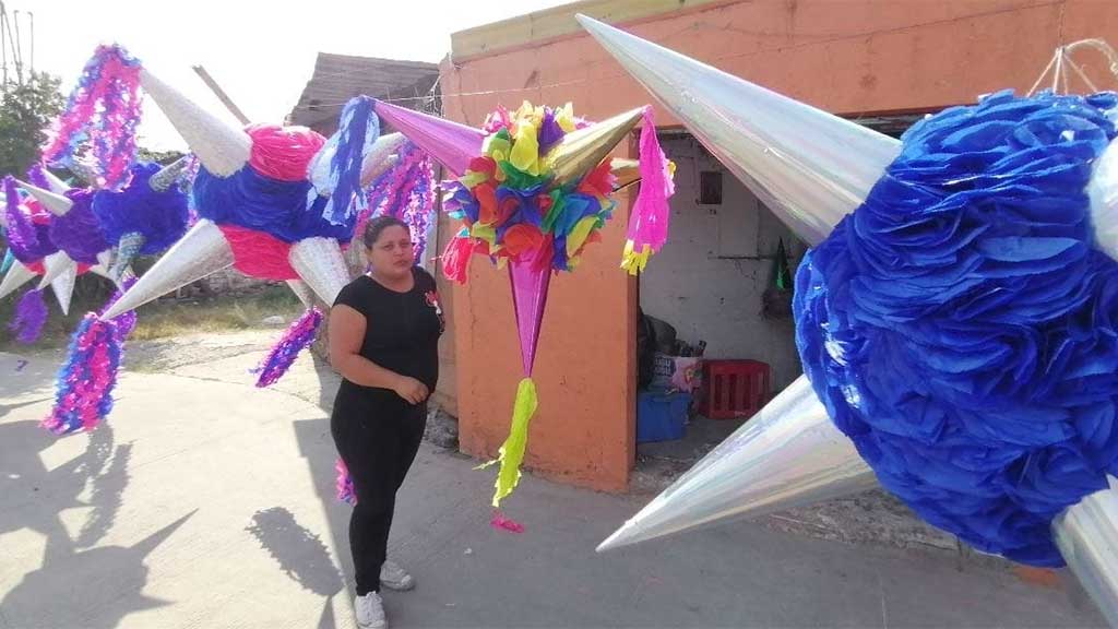 Alegría y color: familia Olvera llevan más de 14 años elaborando piñatas en Salamanca