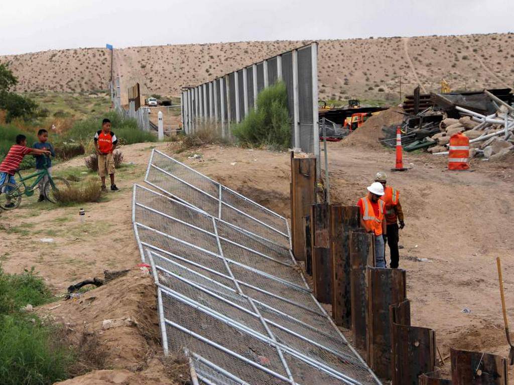 Texas avanza construcción de muro fronterizo, sigue los pasos de Trump