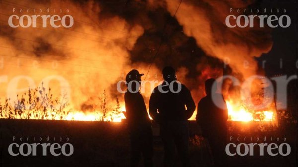 Fuegos artificiales provocan incendio en bodega de Apaseo el Grande